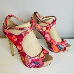 Steve Madden Hotness Floral Heels Size 8